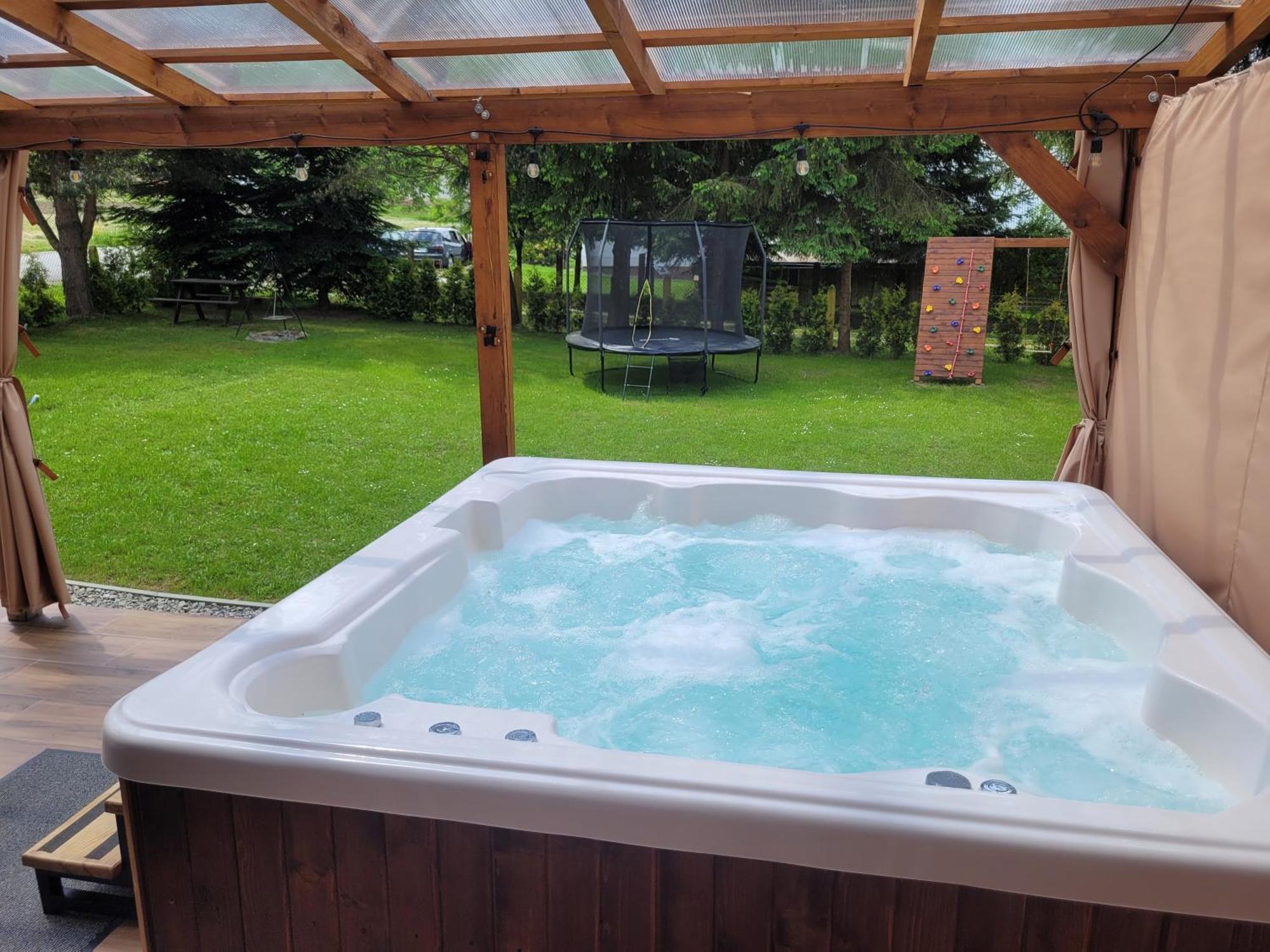 Urocza Kryjowka Ze Spa レスコ エクステリア 写真